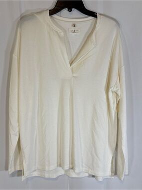 Lou & Grey Cream Long Sleeve Split-Neck Top